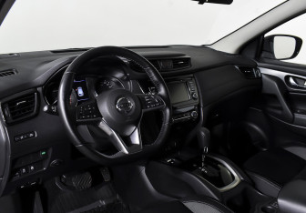 Подержанный автомобиль Nissan Qashqai 2022 года (11 фото)