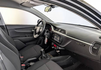 Подержанный автомобиль Kia Rio Sedan 2022 года (11 фото)