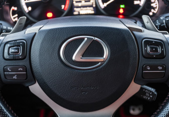 Подержанный автомобиль Lexus NX 2016 года (10 фото)