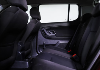 Подержанный автомобиль Skoda Fabia Hatchback 2012 года (11 фото)