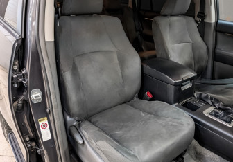 Подержанный автомобиль Toyota Land Cruiser Prado 2011 года (22 фото)