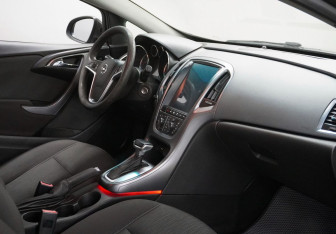 Подержанный автомобиль Opel Astra Hatchback 2012 года (10 фото)