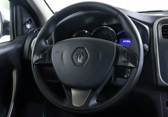 Подержанный автомобиль Renault Logan Sedan 2018 года (12 фото)