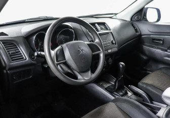 Подержанный автомобиль Mitsubishi ASX 2017 года (7 фото)