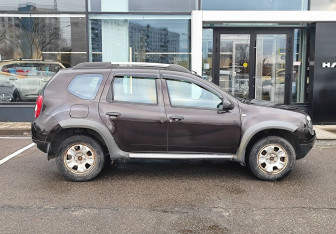 Подержанный автомобиль Renault Duster 2014 года (4 фото)