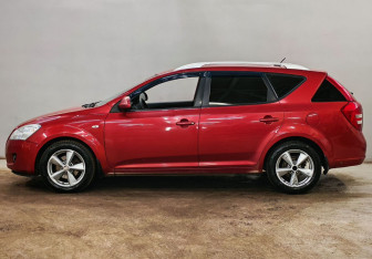 Подержанный автомобиль Kia Ceed Wagon 2008 года (8 фото)