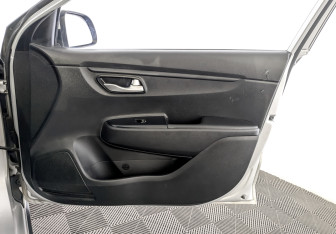 Подержанный автомобиль Kia Rio Hatchback 2021 года (24 фото)
