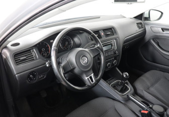 Подержанный автомобиль Volkswagen Jetta Sedan 2014 года (5 фото)