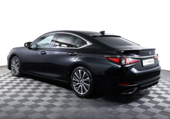 Подержанный автомобиль Lexus ES 2020 года (7 фото)