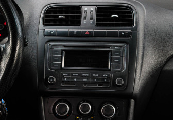 Подержанный автомобиль Volkswagen Polo Sedan 2012 года (10 фото)