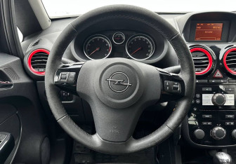 Подержанный автомобиль Opel Corsa 2011 года (12 фото)