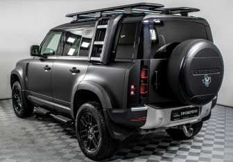 Подержанный автомобиль Land Rover Defender Suv 2021 года (7 фото)