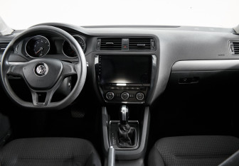 Подержанный автомобиль Volkswagen Jetta Sedan 2015 года (11 фото)