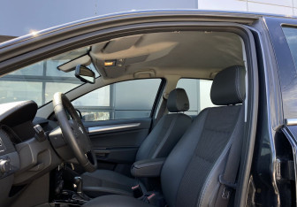Подержанный автомобиль Opel Astra Sedan 2013 года (18 фото)