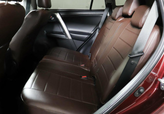 Подержанный автомобиль Toyota RAV4 2018 года (11 фото)