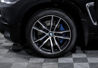 Подержанный автомобиль BMW X6 M 2015 года (15 фото)