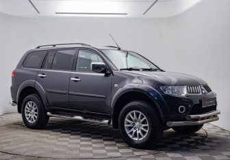 Подержанный автомобиль Mitsubishi Pajero Sport 2011 года (7 фото)