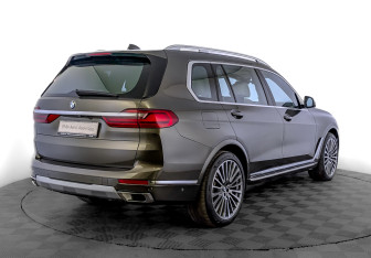 Подержанный автомобиль BMW X7 2021 года (5 фото)
