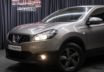 Подержанный автомобиль Nissan Qashqai 2012 года (18 фото)
