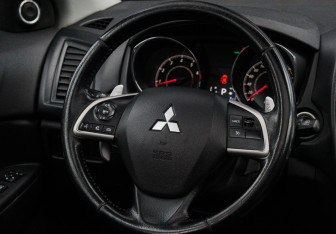 Подержанный автомобиль Mitsubishi ASX 2014 года (11 фото)
