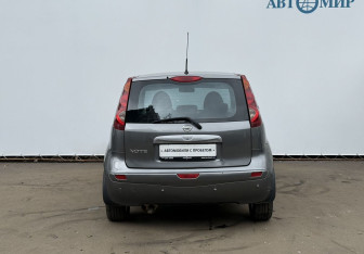 Подержанный автомобиль Nissan Note 2011 года (6 фото)