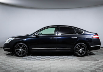Подержанный автомобиль Nissan Teana 2010 года (8 фото)