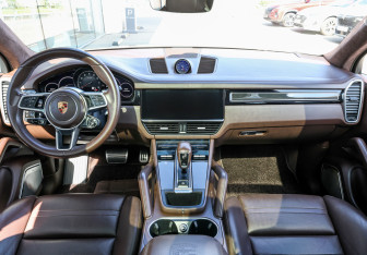 Подержанный автомобиль Porsche Cayenne 2018 года (14 фото)