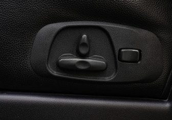 Подержанный автомобиль Mitsubishi Pajero 2012 года (20 фото)