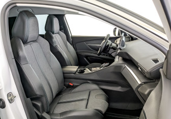 Подержанный автомобиль Peugeot 3008 2021 года (23 фото)