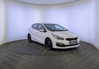 Подержанный автомобиль Kia Ceed Hatchback 2016 года (3 фото)
