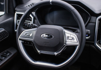 Подержанный автомобиль JAC T9 2024 года (13 фото)