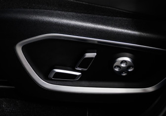 Подержанный автомобиль Geely Tugella 2023 года (18 фото)