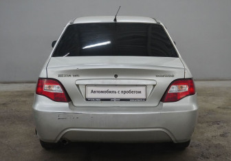 Подержанный автомобиль Daewoo Nexia Sedan 2009 года (7 фото)