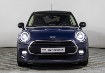 Подержанный автомобиль MINI Hatch 2019 года (2 фото)