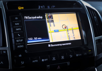 Подержанный автомобиль Toyota Land Cruiser Suv 2012 года (18 фото)