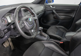 Подержанный автомобиль Skoda Octavia RS Liftback 2012 года (10 фото)