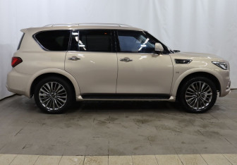 Подержанный автомобиль Infiniti QX80 2018 года (7 фото)