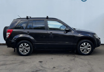 Подержанный автомобиль Suzuki Grand Vitara 2013 года (4 фото)