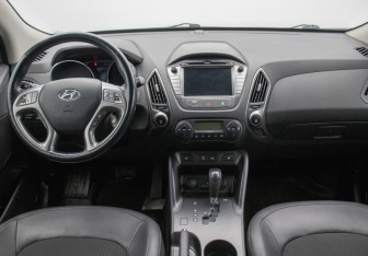 Подержанный автомобиль Hyundai ix35 2014 года (13 фото)
