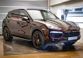 Подержанный автомобиль Porsche Cayenne 2011 года (3 фото)