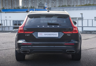 Подержанный автомобиль Volvo V60 Cross Country 2020 года (6 фото)