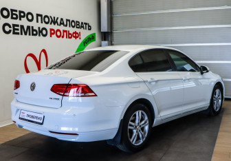 Подержанный автомобиль Volkswagen Passat Sedan 2015 года (4 фото)