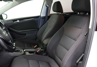 Подержанный автомобиль Volkswagen Jetta Sedan 2017 года (7 фото)