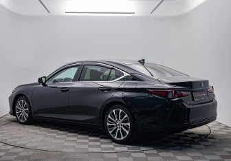 Подержанный автомобиль Lexus ES 2020 года (3 фото)
