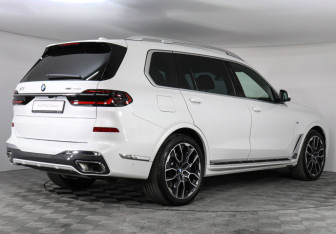 Новый BMW X7 2025 (2 фото)