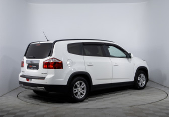 Подержанный автомобиль Chevrolet Orlando 2013 года (5 фото)