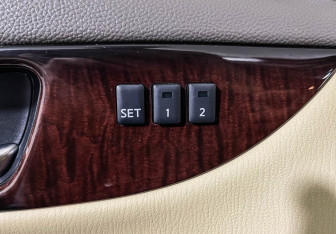 Подержанный автомобиль Infiniti EX 2012 года (15 фото)