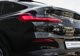 Подержанный автомобиль BMW X4 2022 года (28 фото)