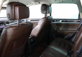 Подержанный автомобиль Volkswagen Touareg 2014 года (12 фото)