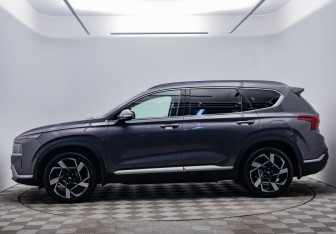 Подержанный автомобиль Hyundai Santa Fe 2022 года (8 фото)